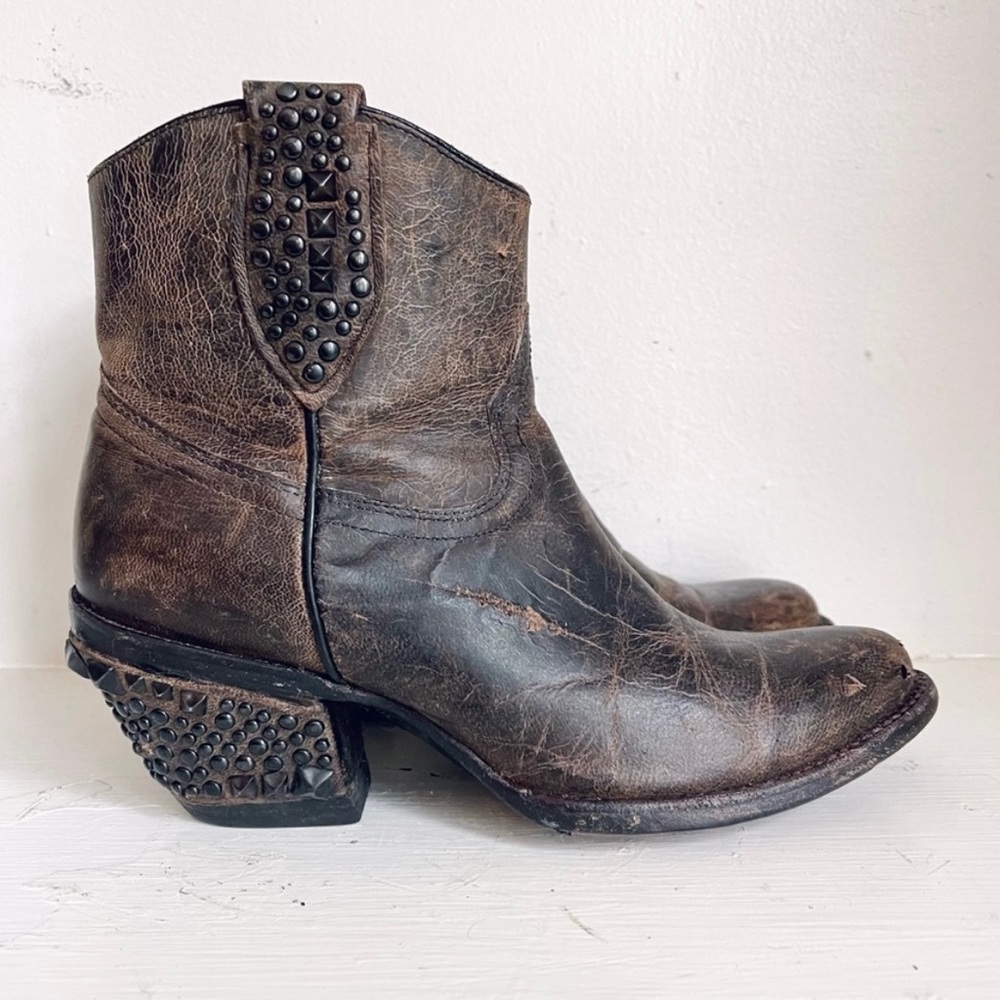 Lucchese Janis Brown Distressed Leather Studded Heeled Booties Size 7 1/2